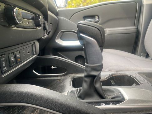 Used 2024 Nissan Frontier SV w/ SV Convenience Package image 27