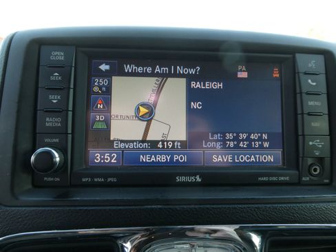 Used 2011 Chrysler Town & Country Touring-L w/ Entertainment Group #2 image 22