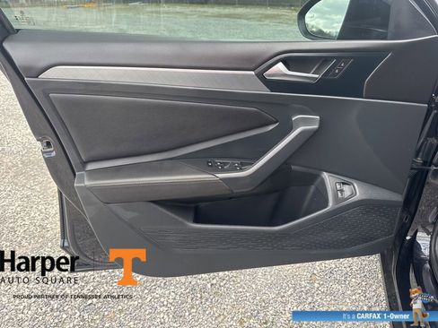 Used 2024 Volkswagen Jetta SE w/ Panoramic Sunroof Package image 19