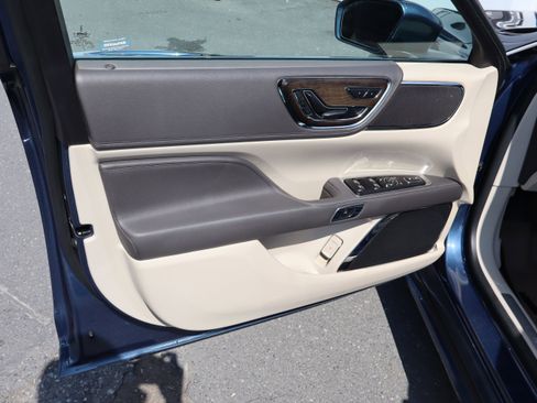 Used 2018 Lincoln Continental Select FWD image 15