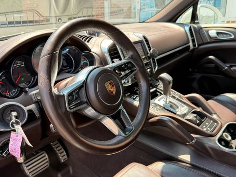 Used 2016 Porsche Cayenne S w/ Premium Package AWD/4WD image 6