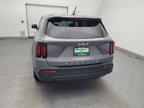 Used 2022 Kia Sorento LX FWD image 6