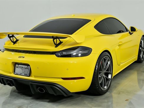 Used 2020 Porsche 718 Cayman GT4 RWD image 12