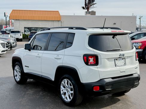 Used 2018 Jeep Renegade Latitude image 9