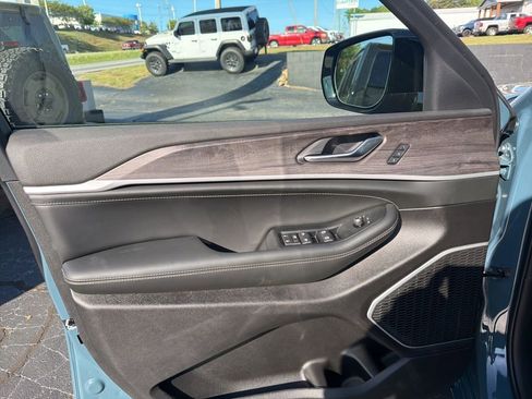 New 2026 Jeep Grand Cherokee L Limited AWD/4WD image 16