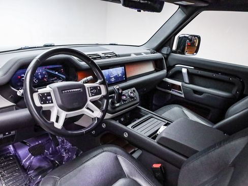 Used 2021 Land Rover Defender 90 X-Dynamic S image 12