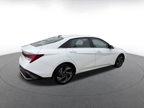 Used 2025 Hyundai Elantra SEL image 15