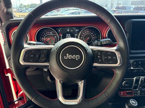Used 2022 Jeep Wrangler Unlimited Rubicon w/ LED Lighting Group AWD/4WD image 27