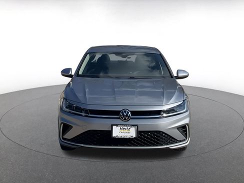 Used 2025 Volkswagen Jetta SE image 4