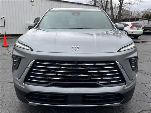 Used 2026 Buick Enclave Preferred w/ Power Package image 4