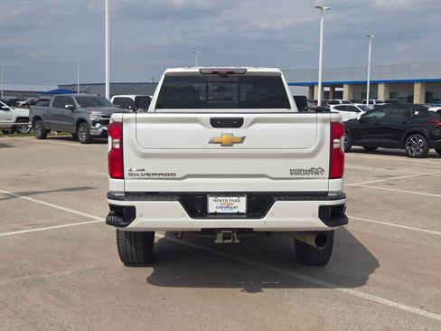 Used 2022 Chevrolet Silverado 2500 High Country w/ Z71 Off-Road Package image 4