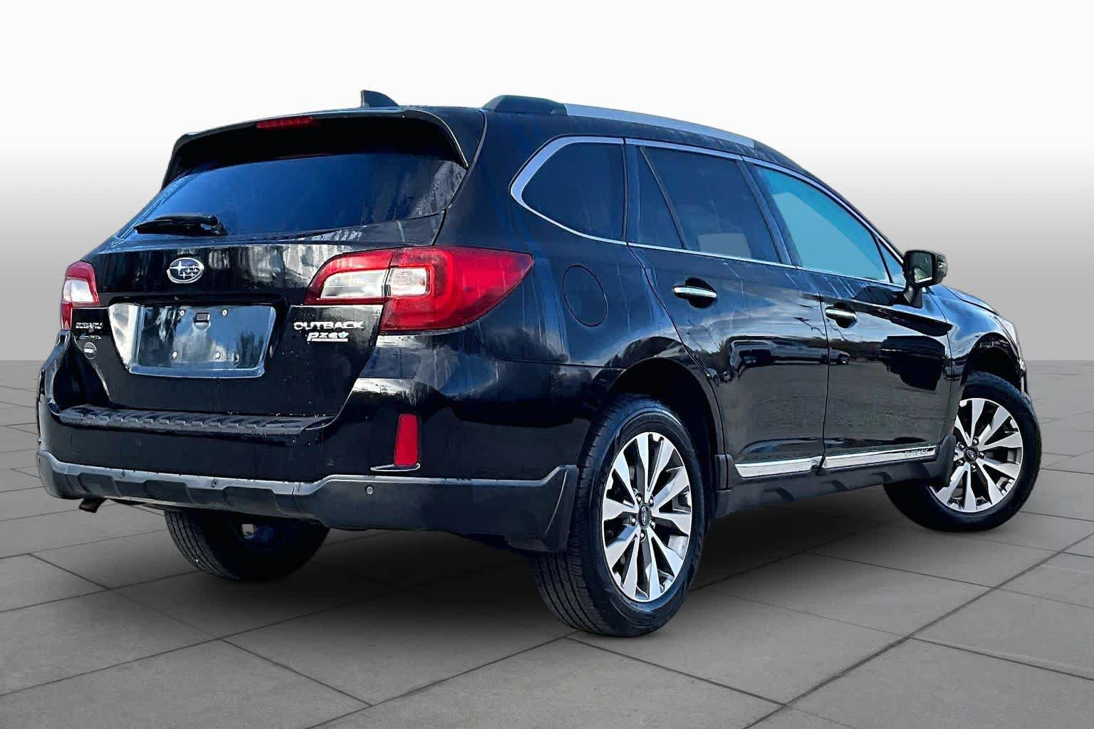 Used 2017 Subaru Outback 2.5i Touring AWD/4WD image 13