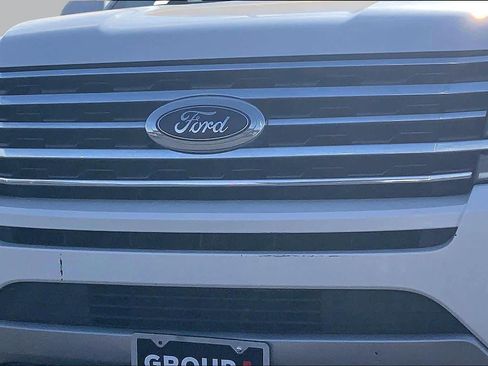 Used 2018 Ford Expedition Max XLT w/ Equipment Group 202A AWD/4WD image 30