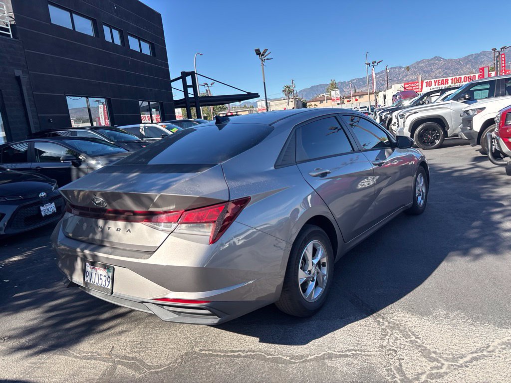 Used 2021 Hyundai Elantra SE FWD image 4