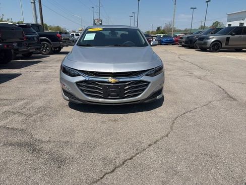 Used 2021 Chevrolet Malibu LT FWD image 2