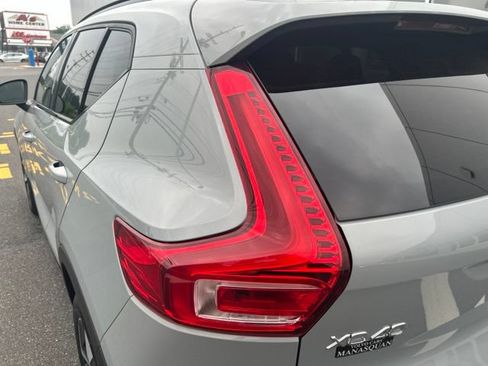 Certified 2025 Volvo XC40 B5 Plus AWD/4WD image 10