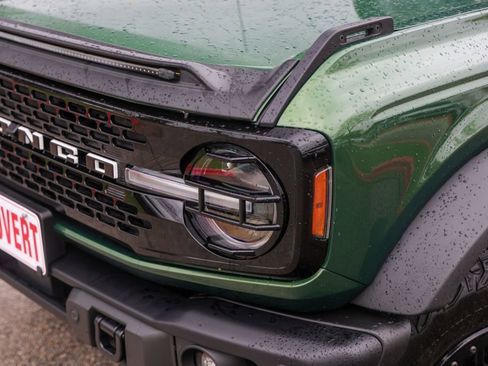 Used 2023 Ford Bronco Wildtrak image 3