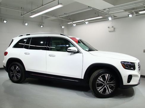 Certified 2025 Mercedes-Benz GLB 250 4MATIC image 9