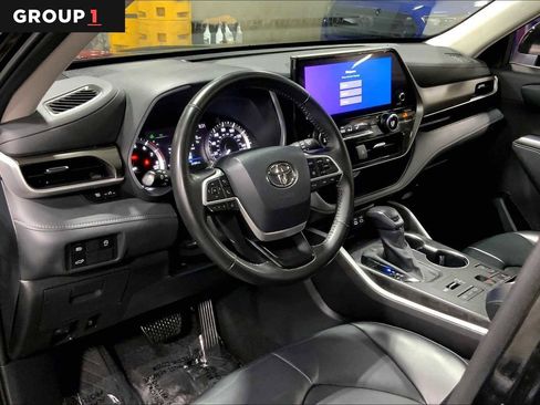 Certified 2024 Toyota Highlander XLE AWD/4WD image 18