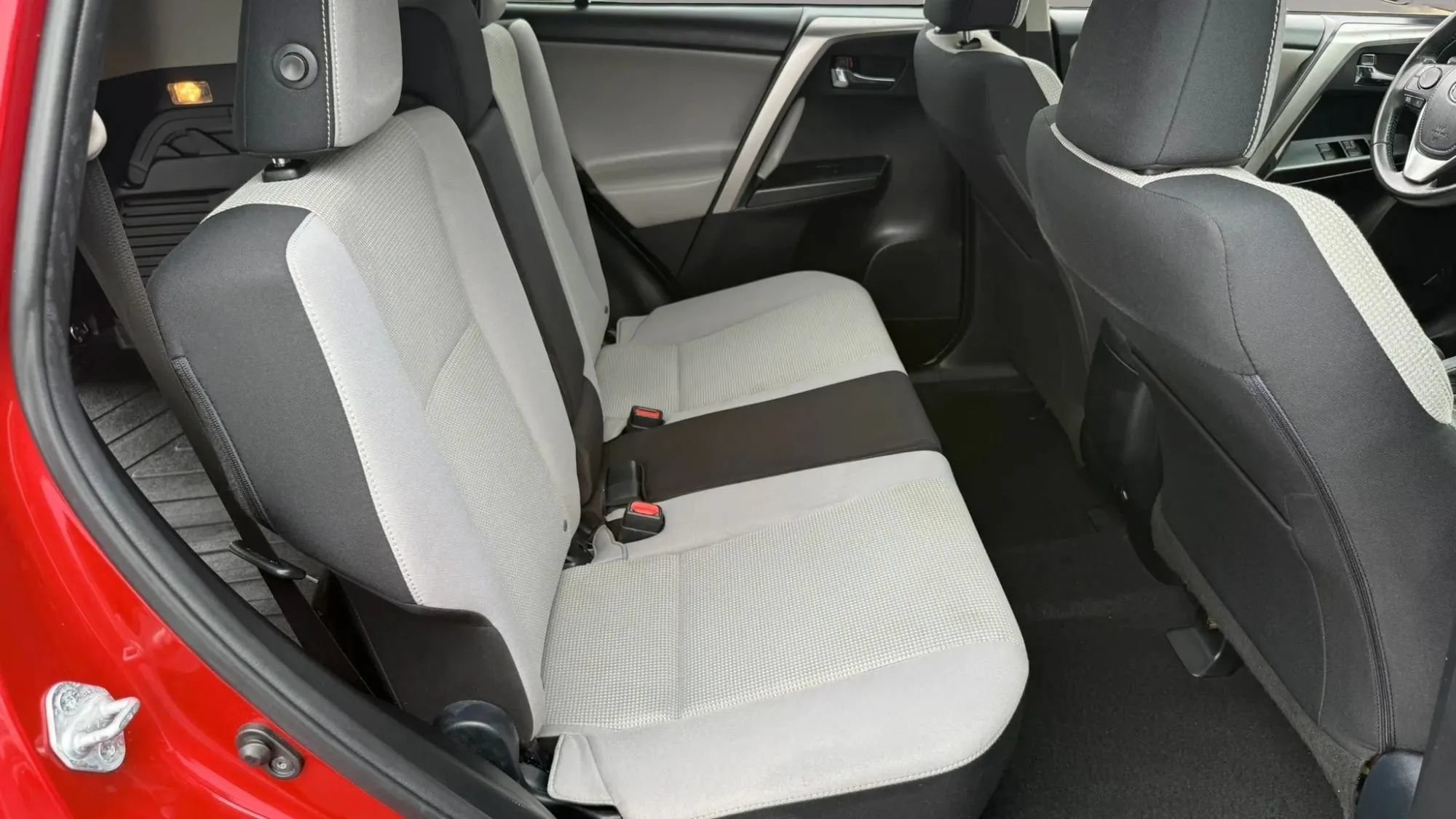 Used 2017 Toyota RAV4 XLE FWD image 25