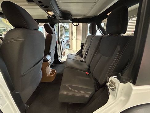 Used 2017 Jeep Wrangler Unlimited Rubicon w/ Connectivity Group AWD/4WD image 47