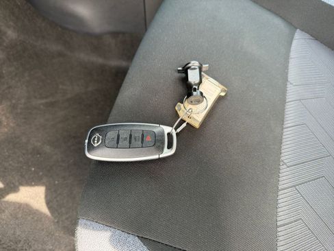 Used 2025 Nissan Versa SV image 21