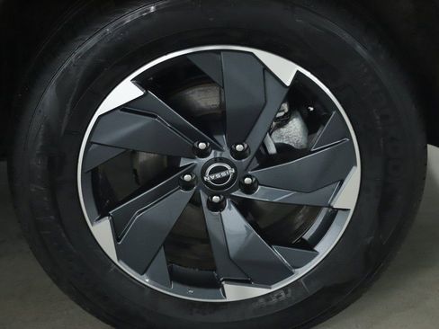 Certified 2025 Nissan Rogue SV image 10