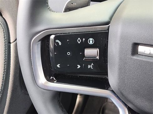 Used 2025 Land Rover Discovery Sport S image 27