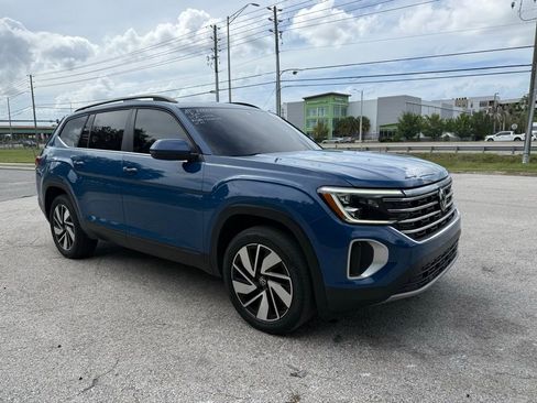 Used 2025 Volkswagen Atlas SE FWD image 3