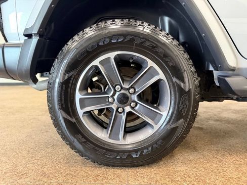 Used 2023 Jeep Wrangler Unlimited Sahara AWD/4WD image 25
