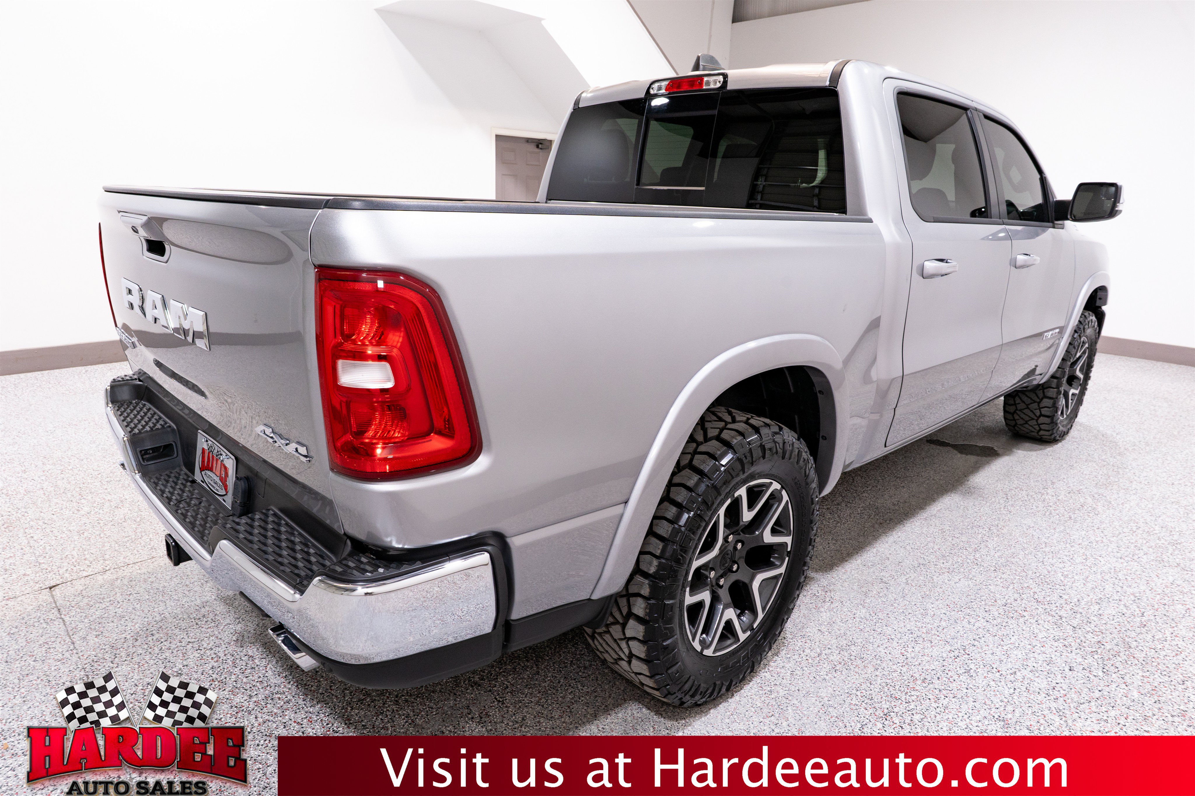 Used 2025 RAM 1500 Laramie AWD/4WD image 5