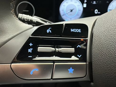 Used 2025 Hyundai Elantra SEL image 21