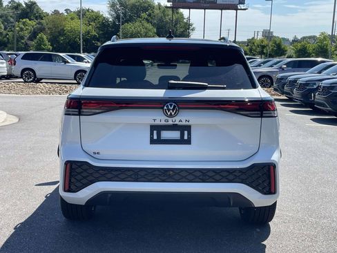 New 2026 Volkswagen Tiguan SE R-Line FWD image 5