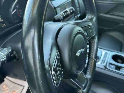 Used 2017 Jaguar XE Premium RWD image 17