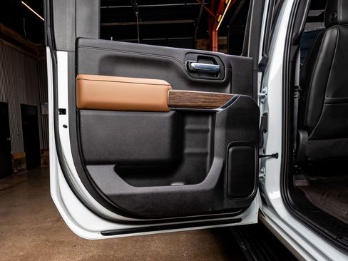 Used 2023 Chevrolet Silverado 3500 High Country image 37