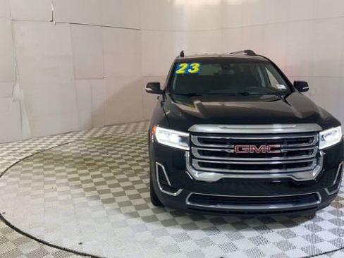 Used 2023 GMC Acadia SLE w/ Driver Convenience Package FWD image 3