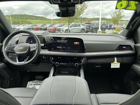 New 2026 Chevrolet Suburban Premier AWD/4WD image 17