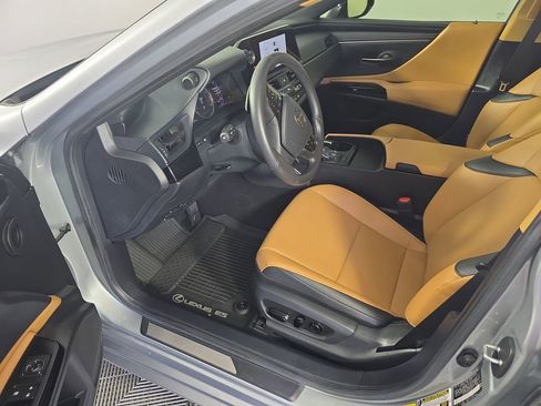 Used 2025 Lexus ES 350 w/ Accessory Package (Z2) image 11