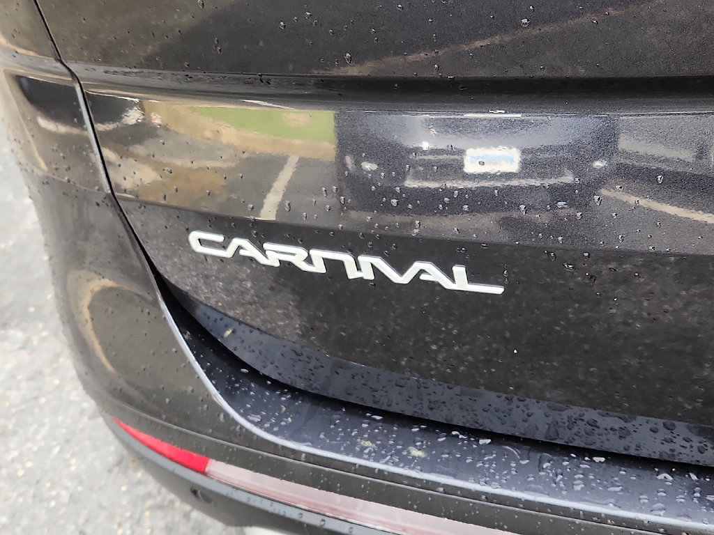 Used 2024 Kia Carnival LX FWD image 30