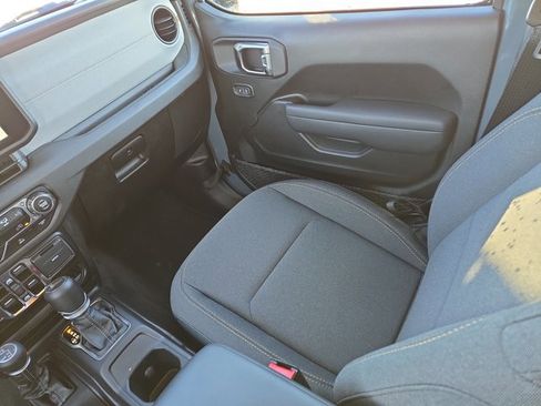 New 2025 Jeep Gladiator Sport image 17