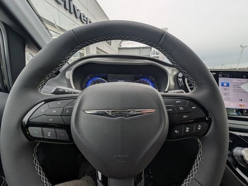 New 2026 Chrysler Pacifica Select FWD image 24