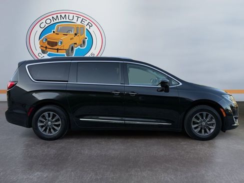 Used 2019 Chrysler Pacifica Touring-L Plus w/ Advanced Safetytec Group image 6