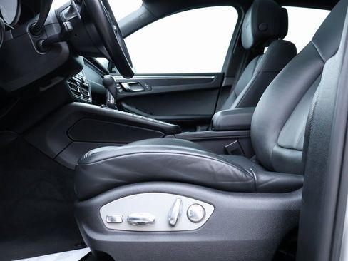 Used 2021 Porsche Macan GTS w/ Premium Package Plus (PF9) image 34