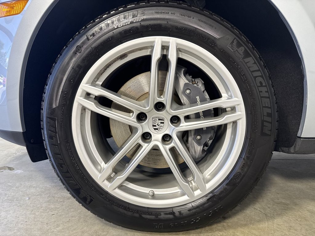 Certified 2026 Porsche Macan AWD/4WD image 13