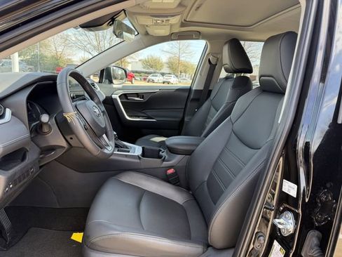 Certified 2025 Toyota RAV4 XLE Premium image 25