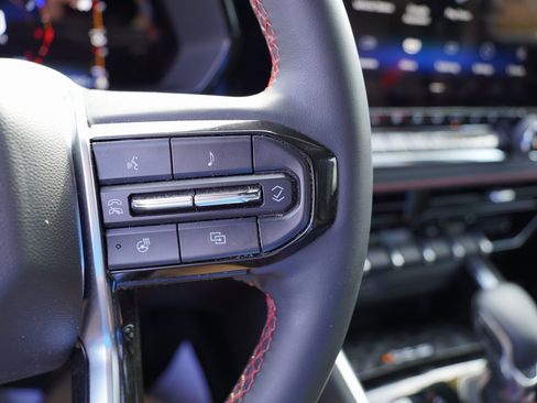 Used 2023 Chevrolet Colorado Z71 w/ Z71 Convenience Package 2 image 25