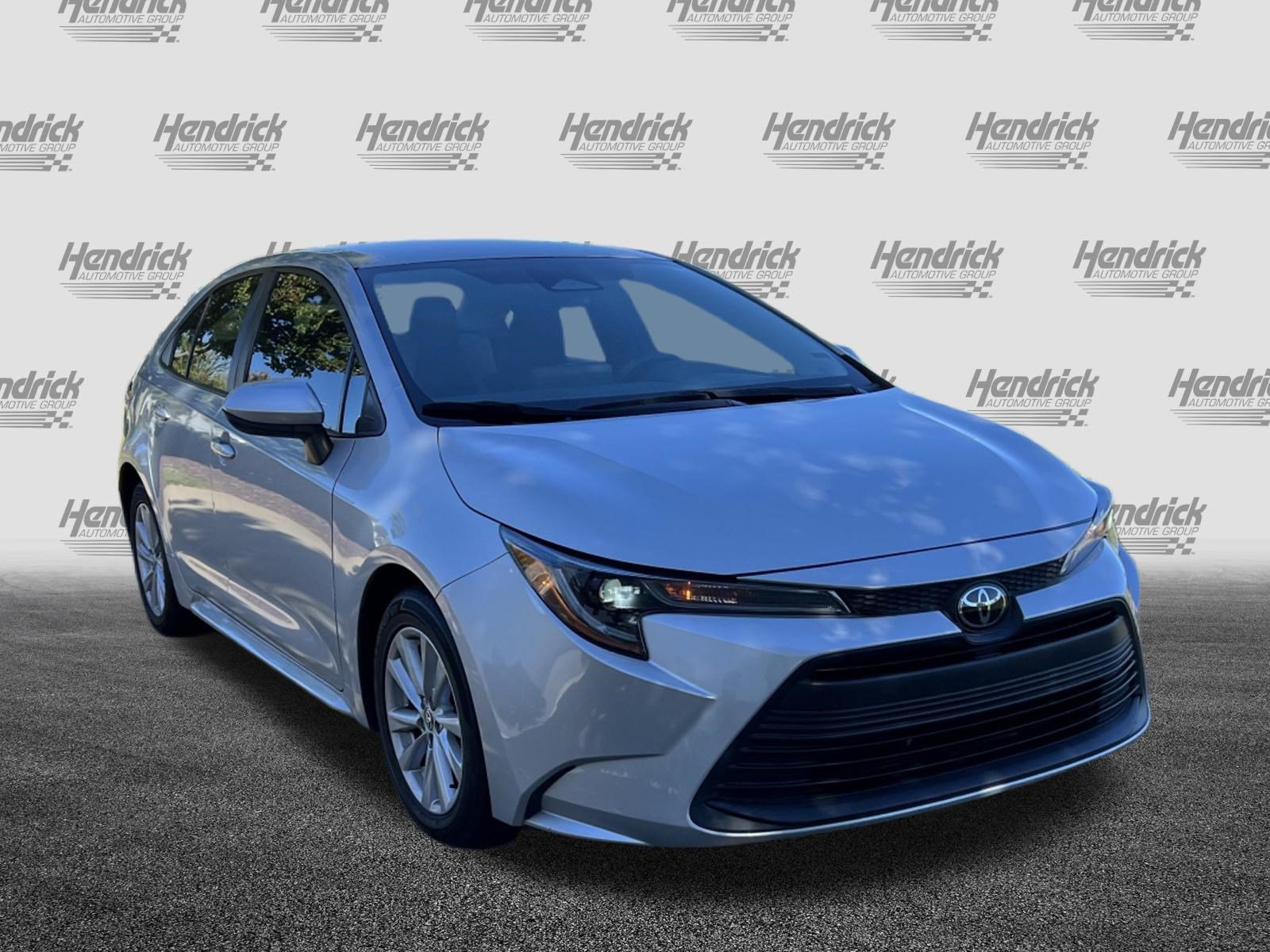 Used 2023 Toyota Corolla LE w/ LE Convenience Package FWD image 2