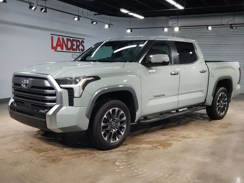 Used 2025 Toyota Tundra Limited AWD/4WD image 3