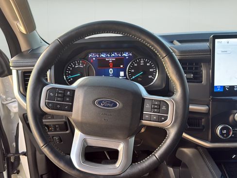 Used 2024 Ford Expedition XLT RWD image 12