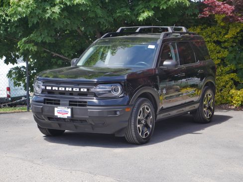 Certified 2023 Ford Bronco Sport Outer Banks w/ Tech Package AWD/4WD image 2
